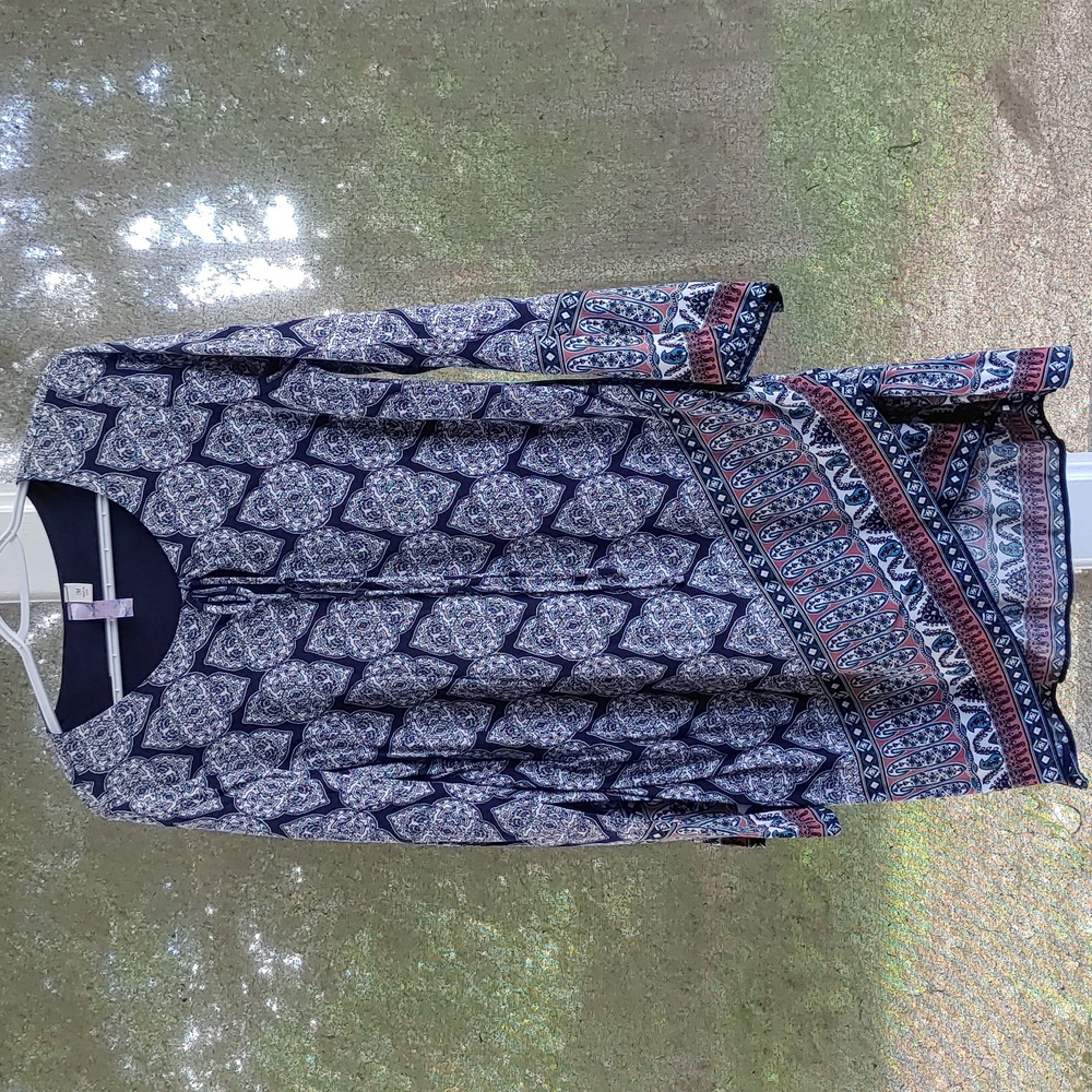 Alya brand dress. Size medium. Like new condition. No stretch in this dress.
